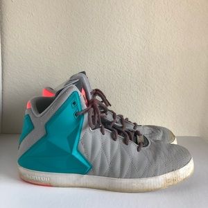 Nike Men’s LeBron XI NSW Wolf Grey 10.5